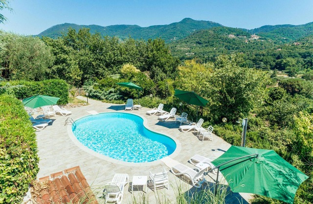 Ferienwohnung Lavanda mit Bergblick, Terrasse, Gemeinschaftspool und WLAN