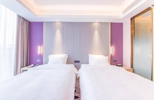 Lavande Hotel HeYuan HePing BaiSheng square