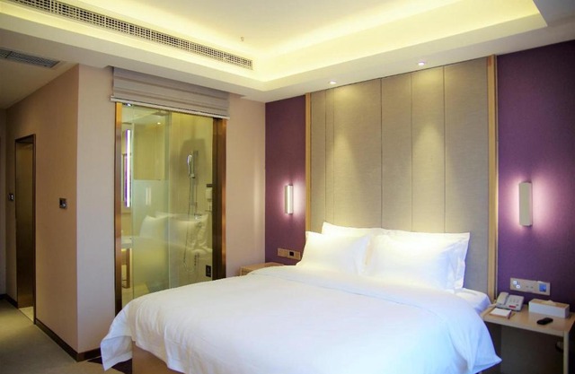 Lavande Hotel Neijiang High-speed Railway Station Peace Plaza