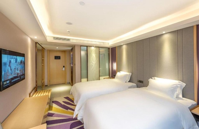 Lavande Hotel Zigong Tanmulin Lantern Park