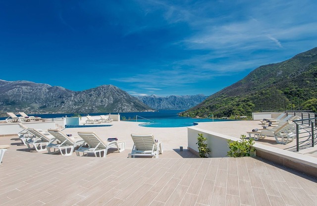 Lavender Bay Resort, 4 Personen 75 m2 Wohnung G8, Morinj, Montenegro