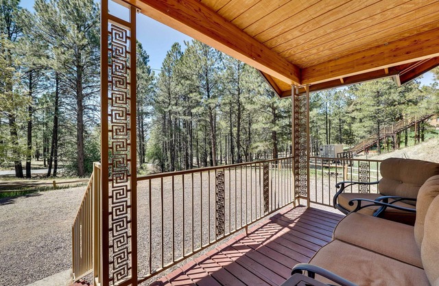 Lavish Alpine Arizona Cabin Rental w/Views!