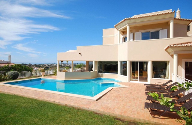 Luxuriöse Villa mit privatem Pool
