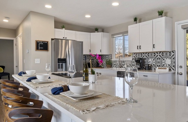 *Layton 4 Bed Home, Minutes to Hill AFB, Lagoon, Ski Hills