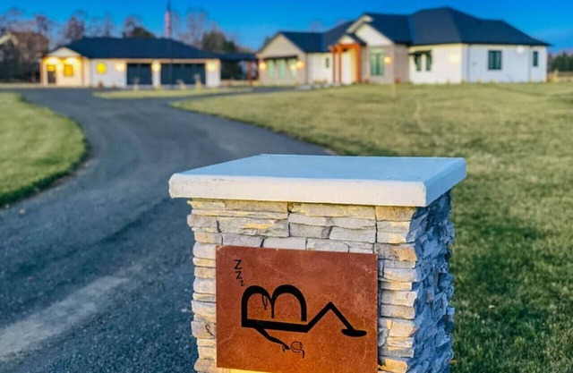 Lazy B Cottage · Lazy B Cottage-Wine Country Getaway, Great for Two