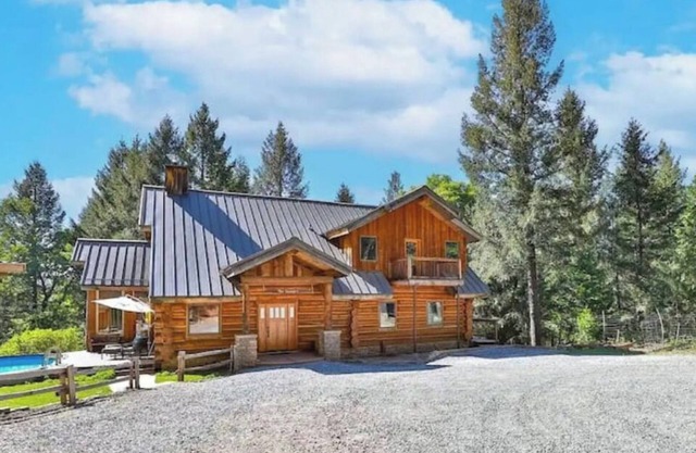 Lazy Bear Haven - Luxury Log Cabin Retreat
