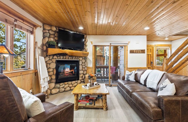 Lazy Bear Log Cabin | Canyons Park