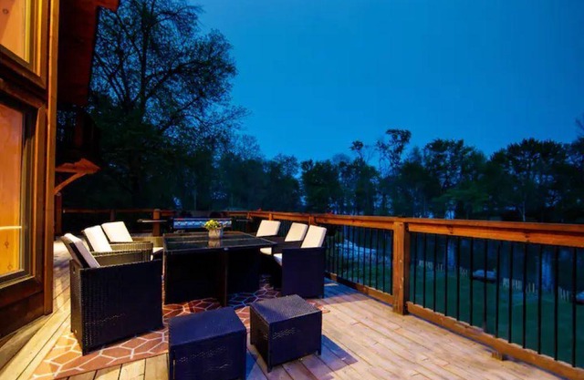 Lazy Bear Log Home-Lake front