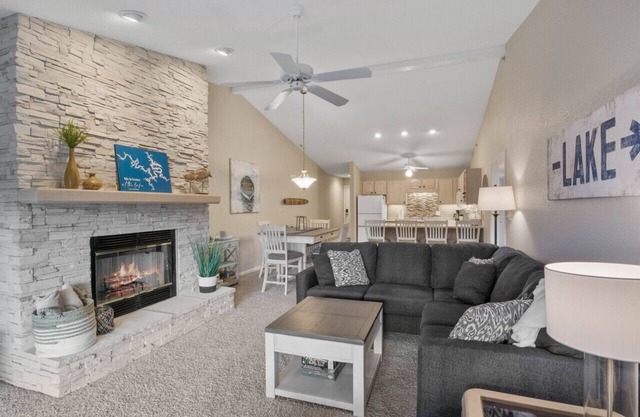 Lazy Days Escape - Top Floor Waterfront Condo w/ Screened Deck!