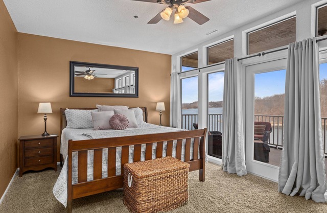 Lazy Days H-09 - Spacious Waterfront Condo!