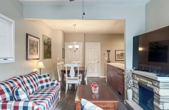 Lazy Days M-01B - One Bedroom Apartment, Sleeps 4