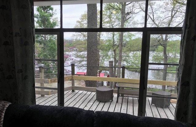 Lazy Daze Cottage with Great Lake Freeman views in Monticello, IN.