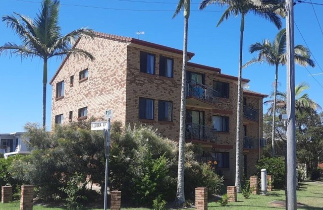 LAZY DAZE - Relaxing 2 bedroom ground floor unit!