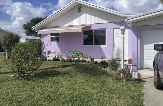 Lazy Lilac Beach Getaway