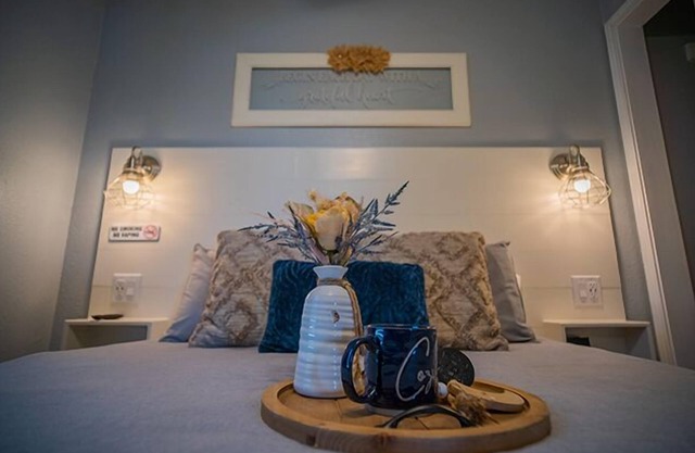Lazy Longhorn Lodge