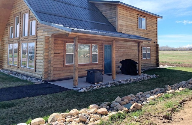 Lazy Moose has spectacular views of Red Lodge Ski Mountain with Wi-Fi