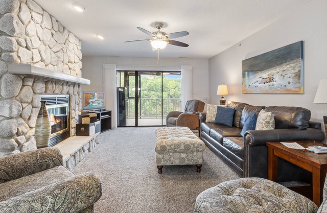 LazyDays Pet-Friendly Condo w/Pool & Playground at 3M