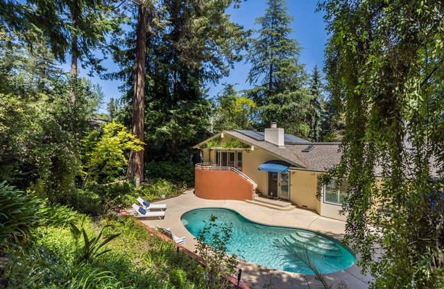 León by AvantStay | Private Breathtaking Character Cottage w/ Pool & Hot Tub