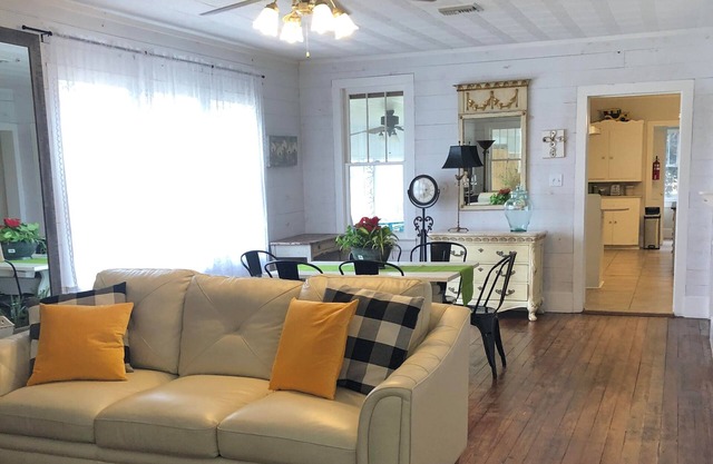 Le Barn Rouge Bed & Breakfast Ein Landhaus in Acadiana