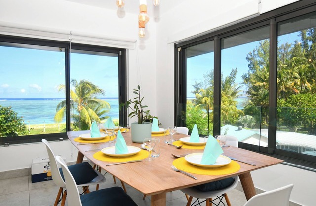 Le Bergamote apartment with pool on Riambel's infinity beach