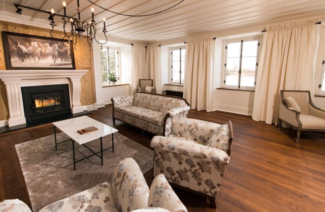 Le Canadien - bedroom (2) with private bathroom (304001)