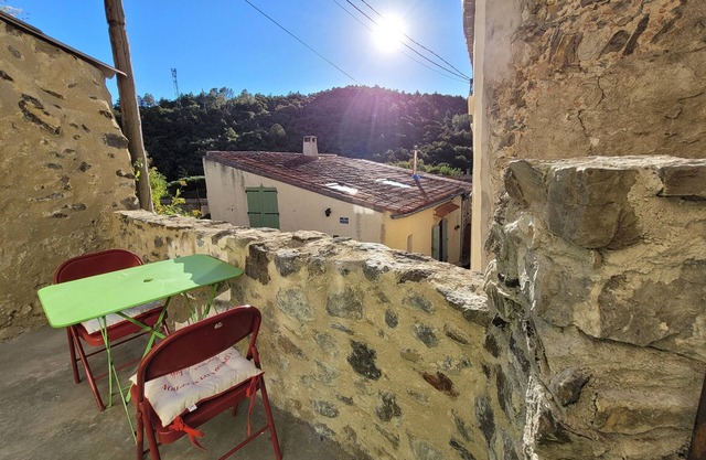 Le Cantou de Juliette. Joli Studio Avec Terrasse