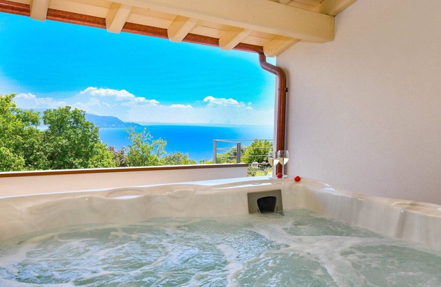 Le Casette - Leccino mit Seeblick, Pool und Jacuzzi