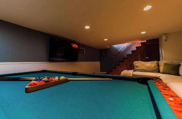 Le Chalet Brun, lakefront with jacuzzi
