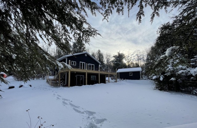 Le Chalet Bleu Directement sur le lac Spa,descente DE Bateau ,quai, ET Motoneige
