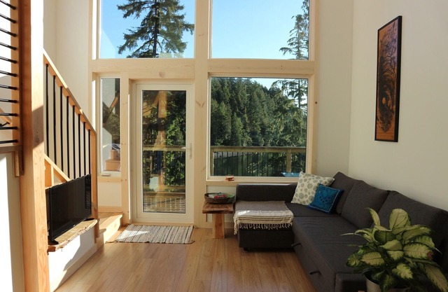 LE CHALET WATERFRONT RETREAT mit Aussicht & Küche