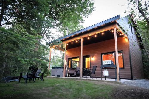 Le Colvert - Waterfront Cabin with Spa