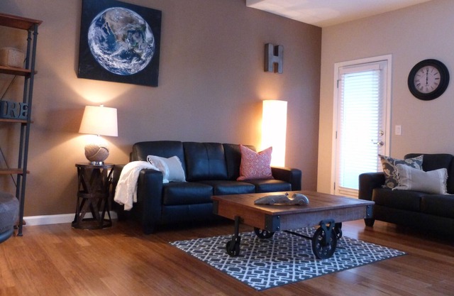 Le Dawn - Luxury, Next to Downtown, Airport, Sleep Train Arena, Pool,Jacuzzi,Gym