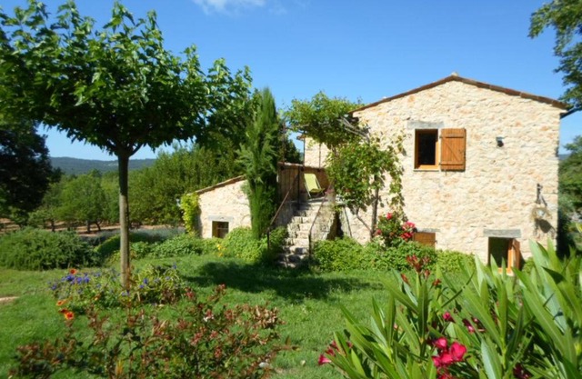 Le gite jaune a ampus