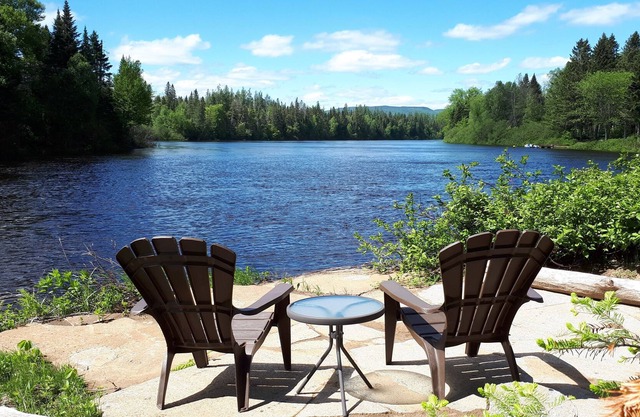 Le Grand Héron - Waterfront chalet with spa
