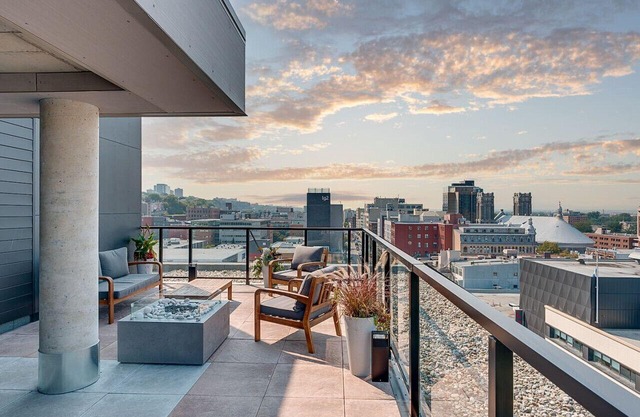 Le Jules-Rooftop Pool
