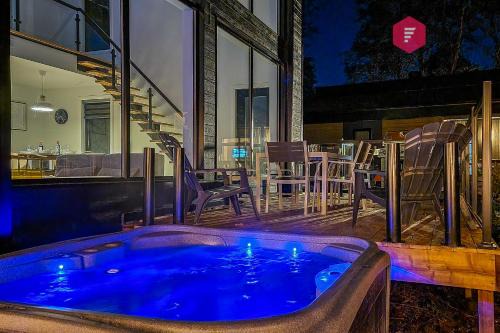 Le LoftWood de Portneuf - Private hot tub Sauna Pool Billiards Trails