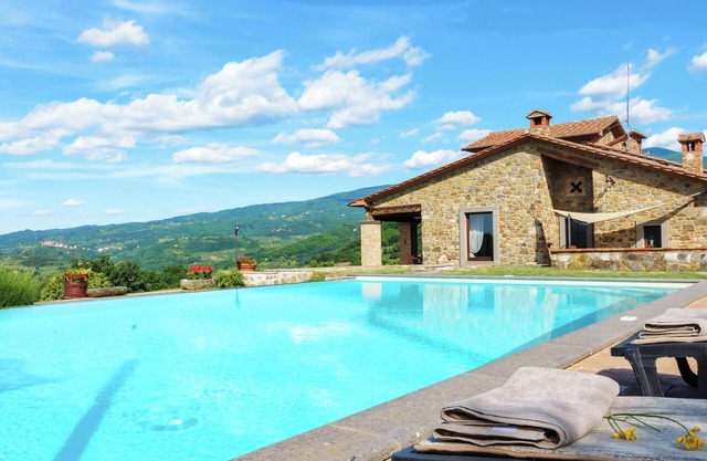 Le Macine 6, Emma Villas