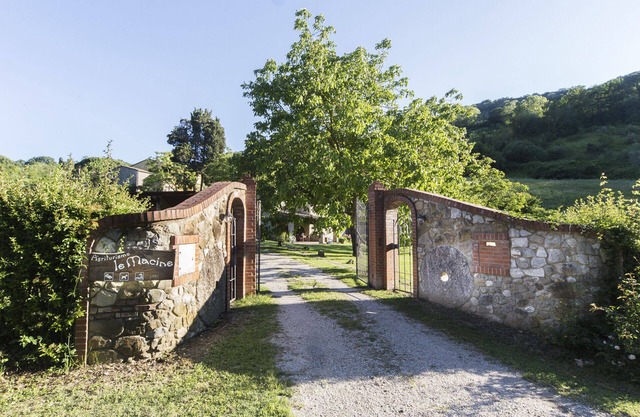 Traumhaftes alleinstehendes Haus mit großen Garten und eigenem Pool