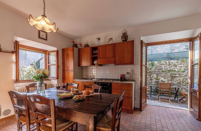 Le Mogli, Ferienhaus in Raggiolo, Arezzo, mit Swimmingpool und Whirlpool