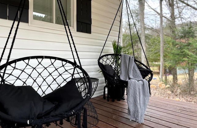 LesChalets.com: Spa and waterfront chalet Le petit Renard