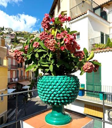 Le Pigne House with terrace in Taormina centre
