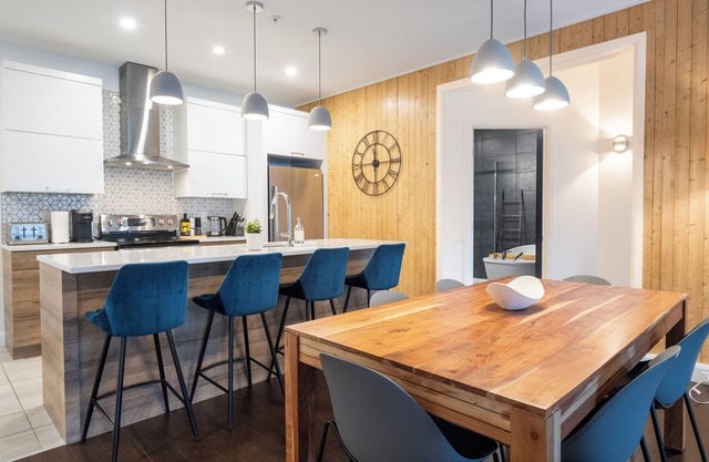 Le Saphir, NEW, Spacious 2-bedroom Condo, Downtown Quebec City 5*, Quebec City