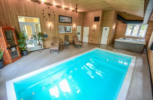 Le SUMMUM St-Sauveur Luxe ++ PISCINE INTÉRIEUR / luxury cottage indoor pool-spa