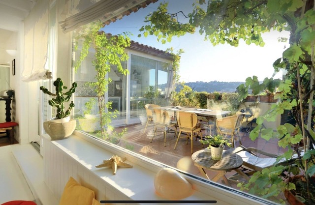 Le terrazze di Chiaia is a charming penthouse with two large panoramic terraces