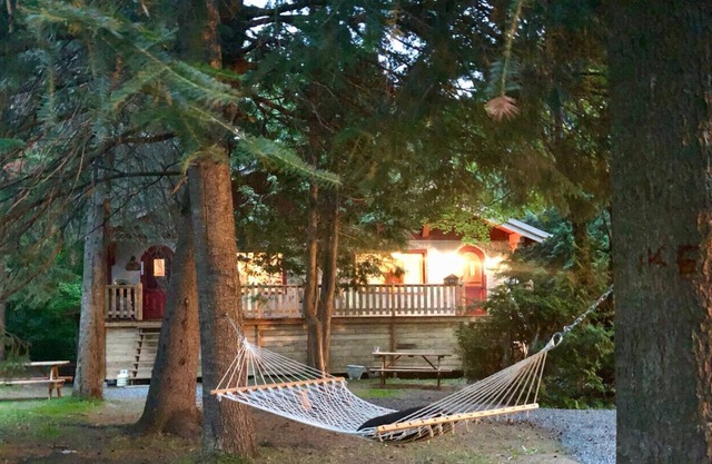 Le Zurich - Ein schönes Vintage Cottage im Village Suisse Resort im Herzen von Val-David