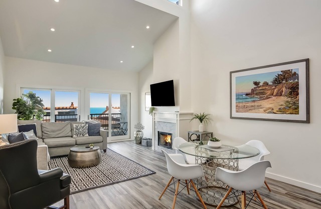 Leadbetter Beach Retreat - Penthouse, makellos renoviert, beheizter Pool / Spa!