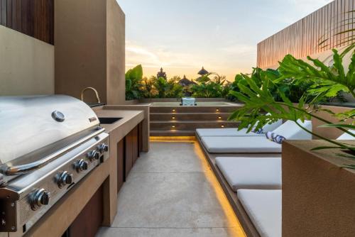 Leaf Villas - brand new tri-level villas - 500m to beach and Finns
