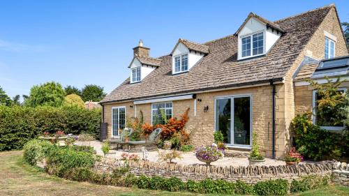 Leafield House