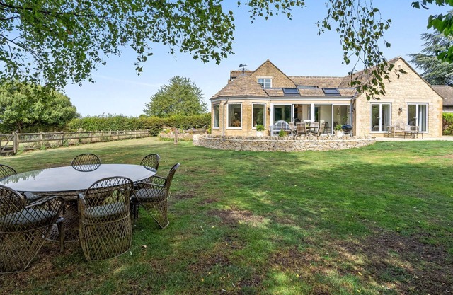 Leafield House - pet friendly near Cheltenham