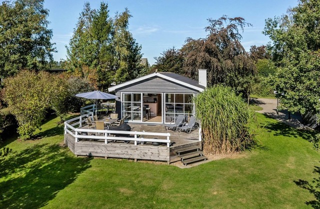 "Leandra" - 600m from the sea by Interhome